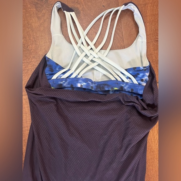 Lululemon Womens activewear tank top built in bra Sz 4 - Picture 6 of 7